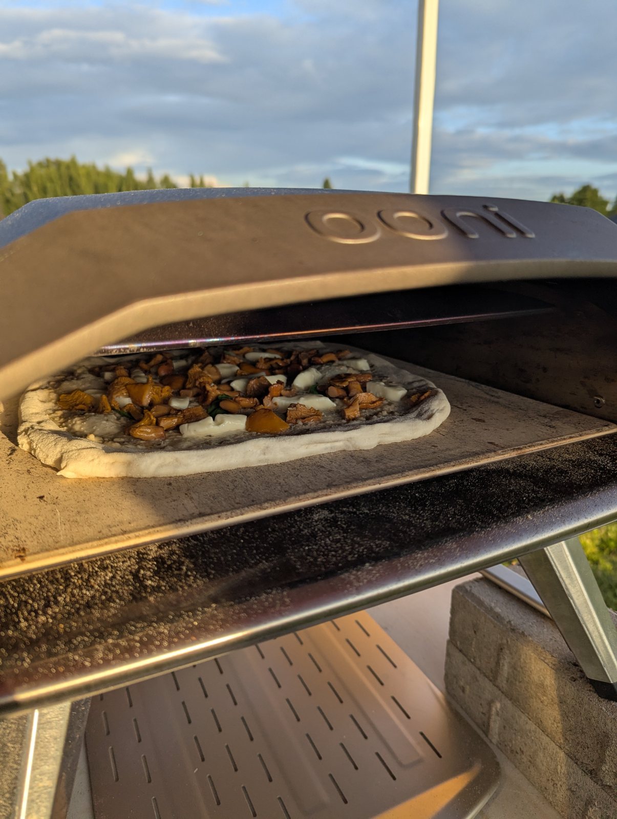 Pitsa läheb kuuma ahju